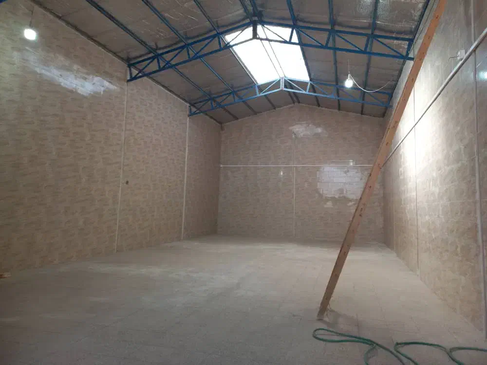 کارگاه(سالن) بهداشتی تا زیر سوله سرامیک شده