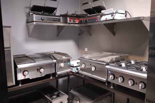 فروش انواع اجاق گاز و دستگاه گریل صنعتی نو و دست دوم