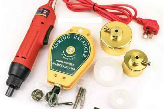 دستگاه درب بند بطری پلاستیکی