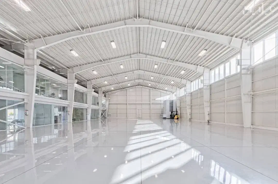 ۲۱۰۰مترزمین/۵۶۰ مترسوله بهداشتی نوساز/۲۴۰متر اداری